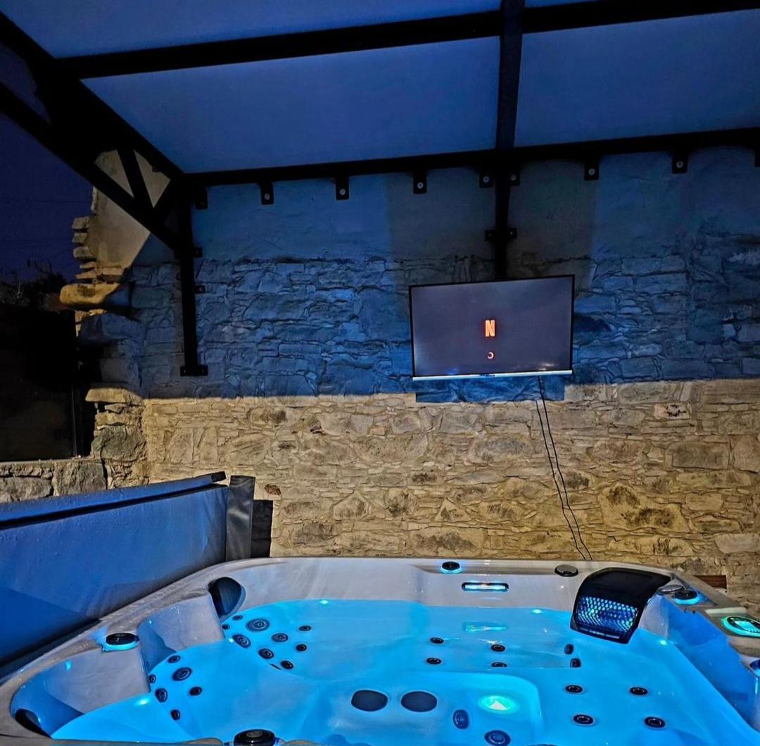 The Stonehouse Suites With Private Bath Spas 레메소스 외부 사진