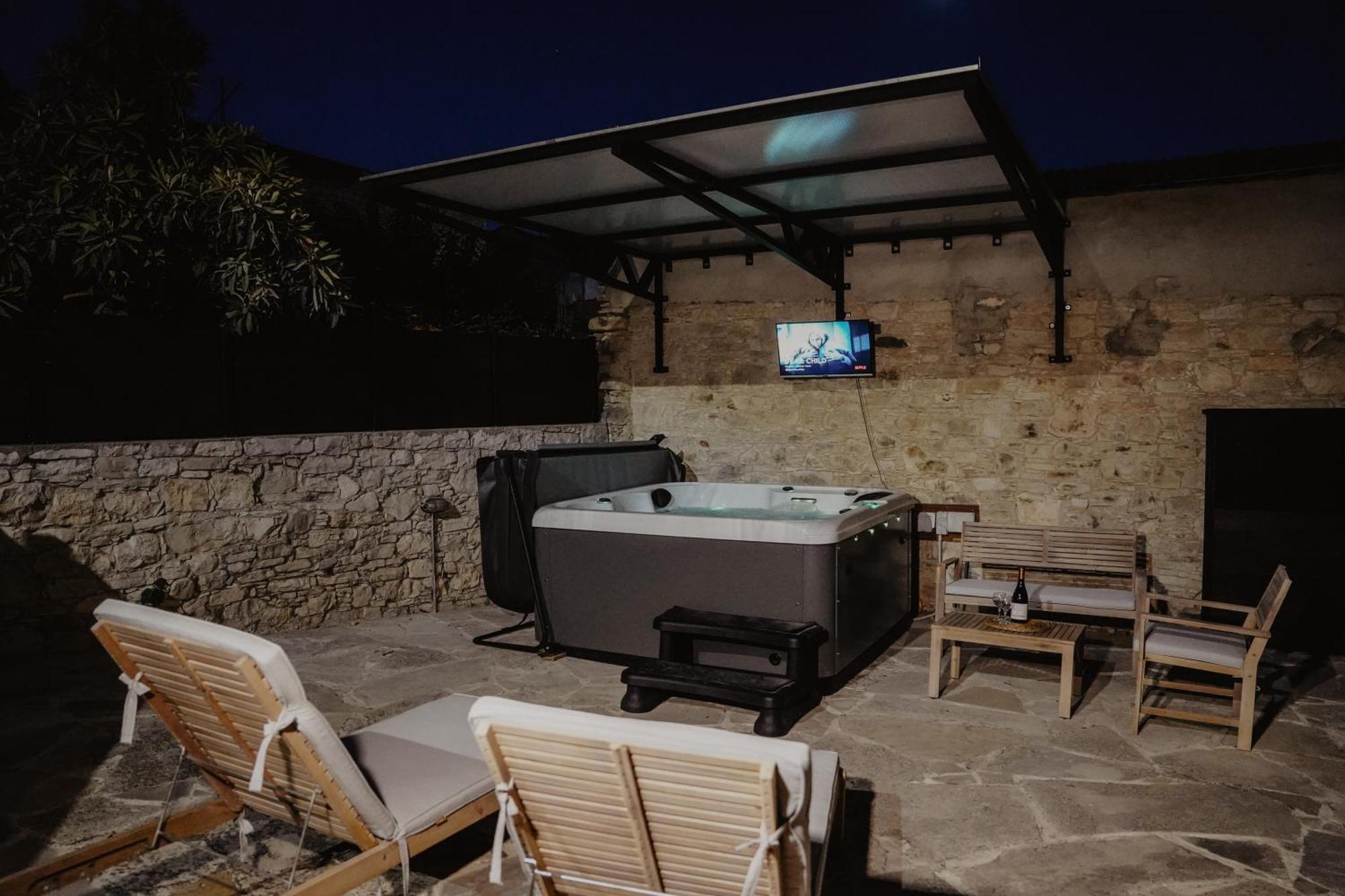The Stonehouse Suites With Private Bath Spas 레메소스 외부 사진