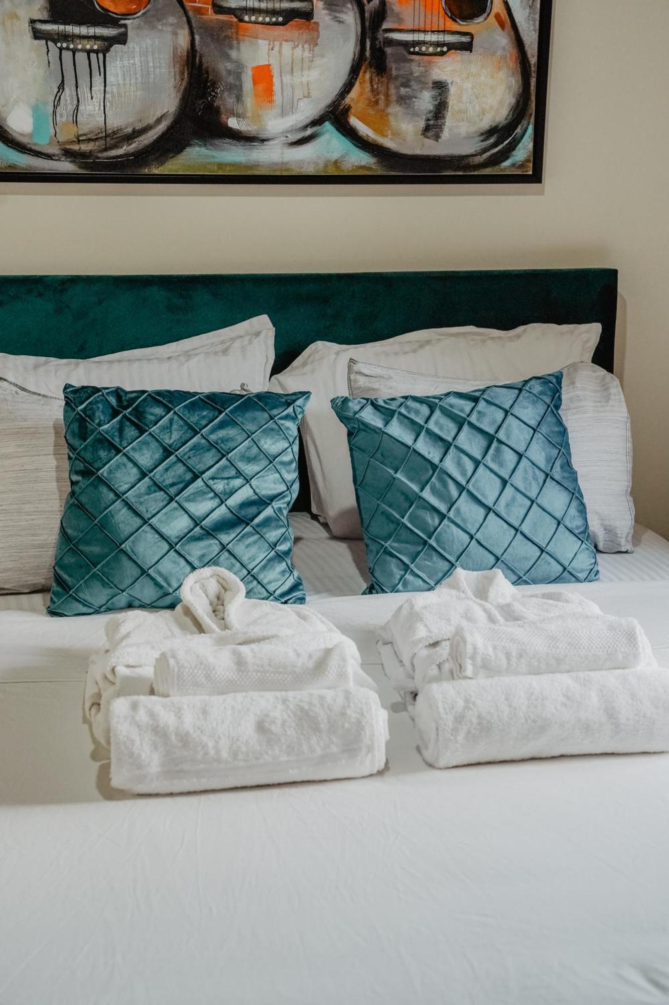 The Stonehouse Suites With Private Bath Spas 레메소스 외부 사진