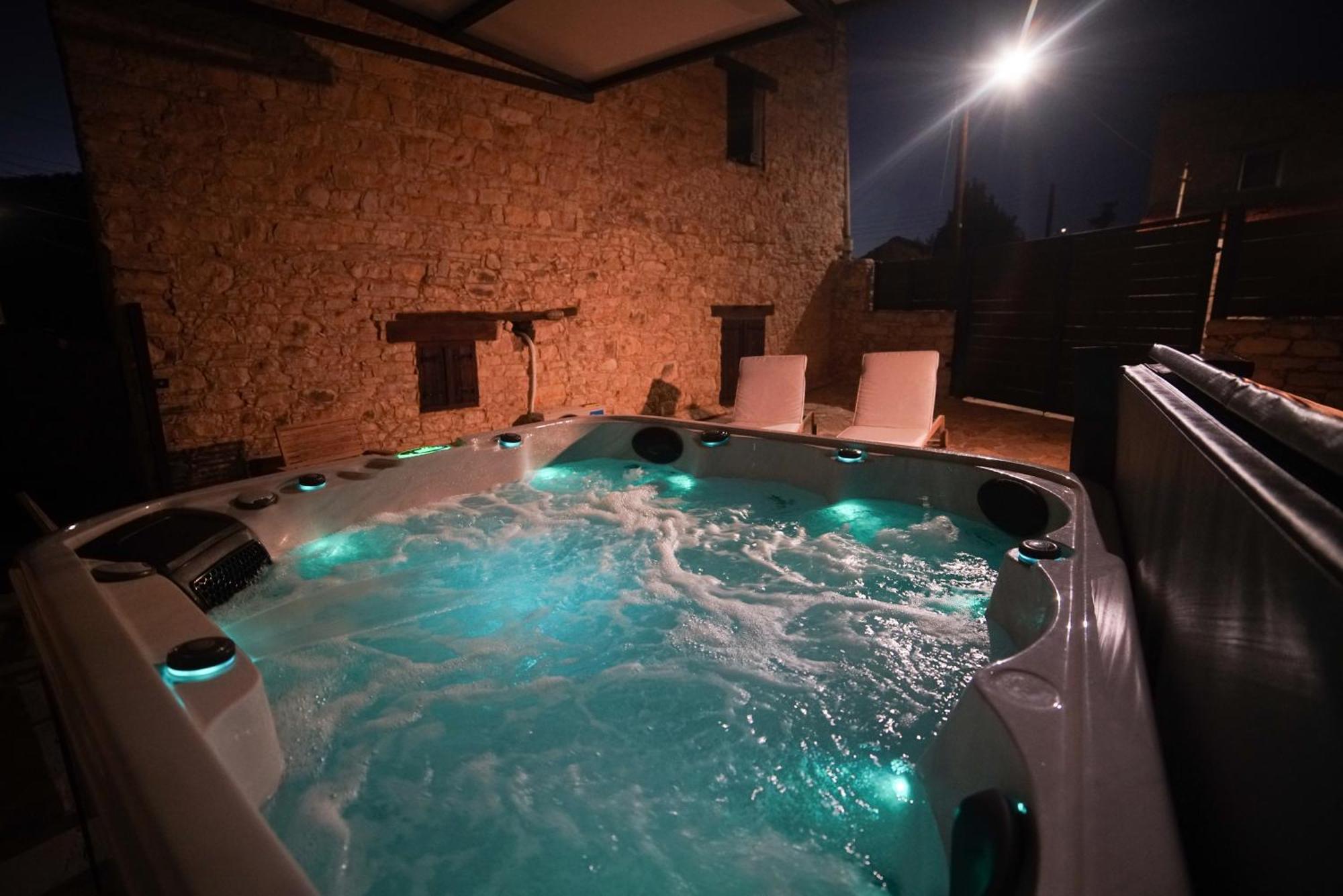 The Stonehouse Suites With Private Bath Spas 레메소스 외부 사진