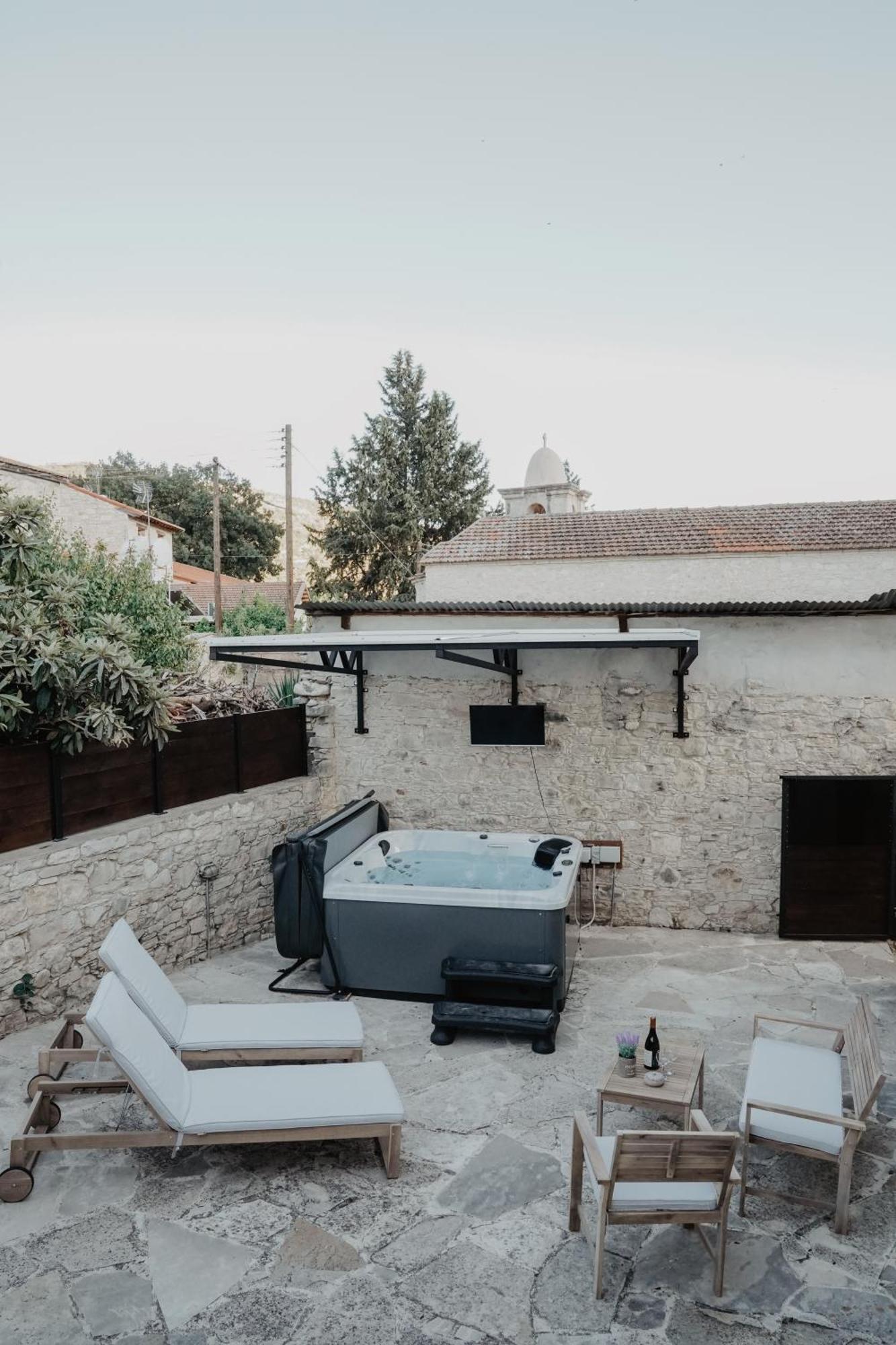The Stonehouse Suites With Private Bath Spas 레메소스 외부 사진