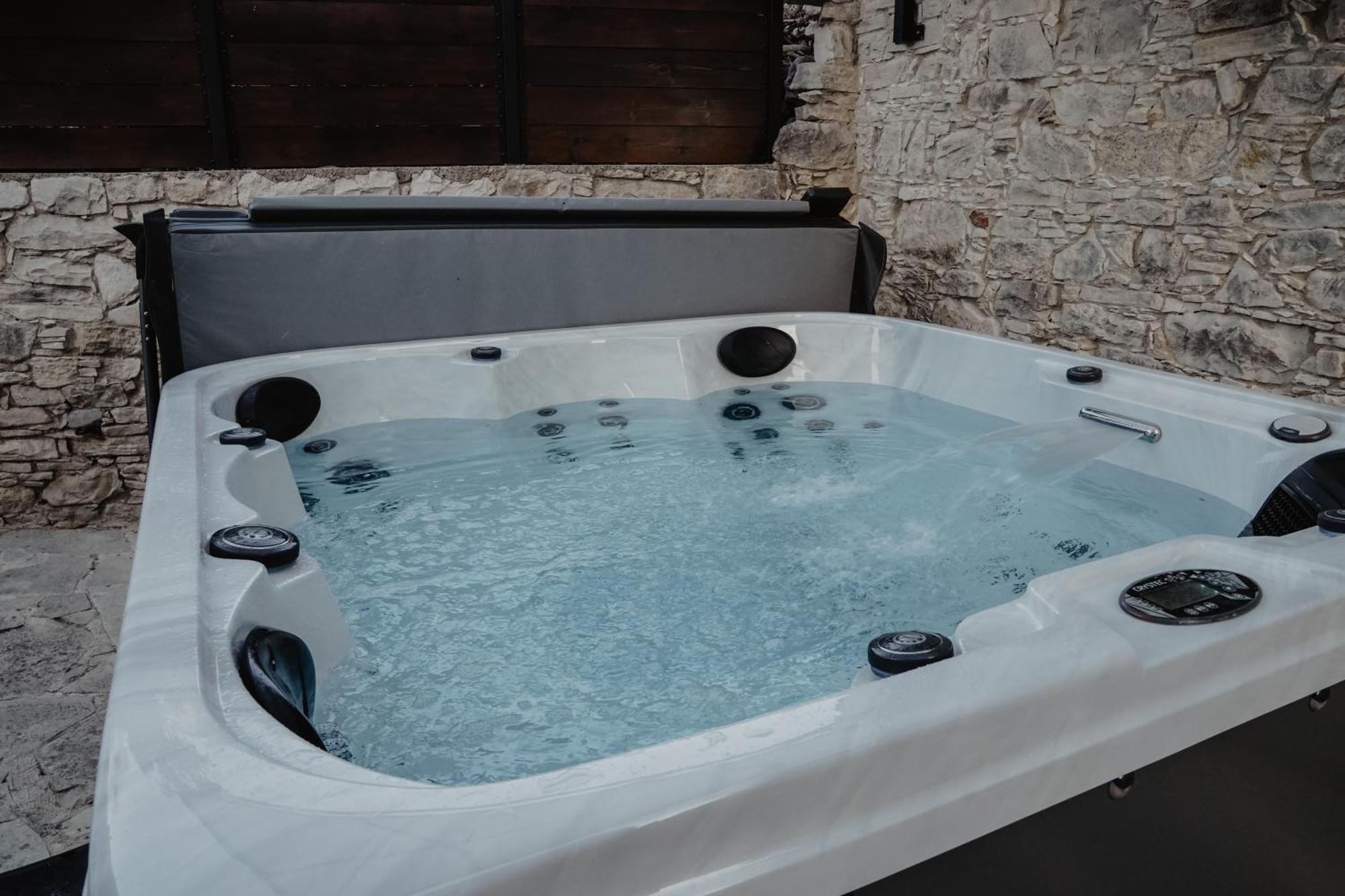 The Stonehouse Suites With Private Bath Spas 레메소스 외부 사진