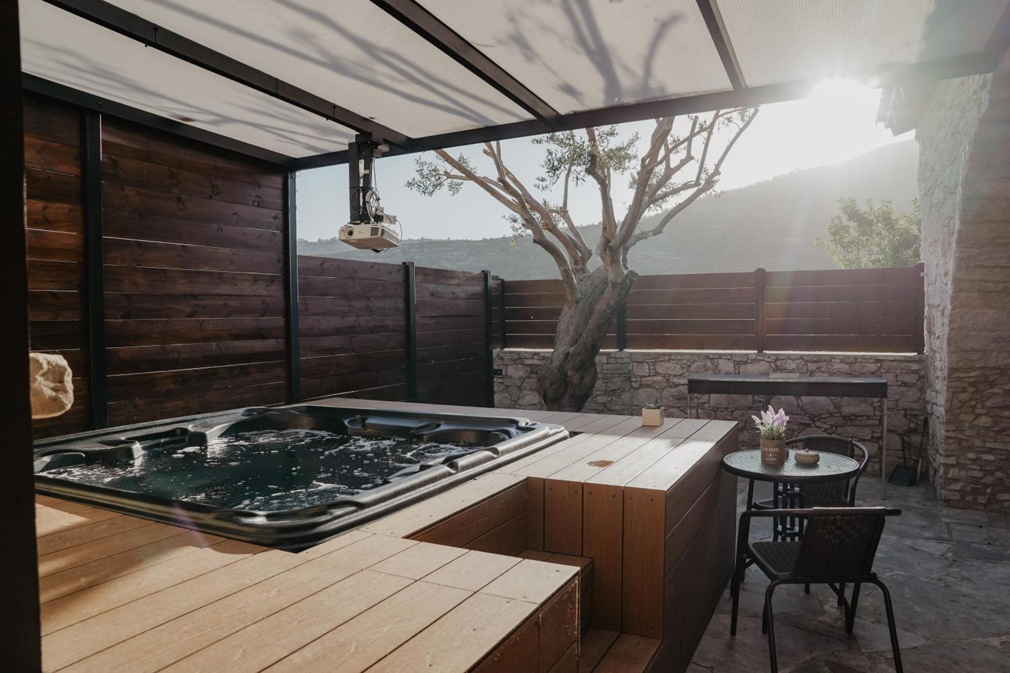 The Stonehouse Suites With Private Bath Spas 레메소스 외부 사진