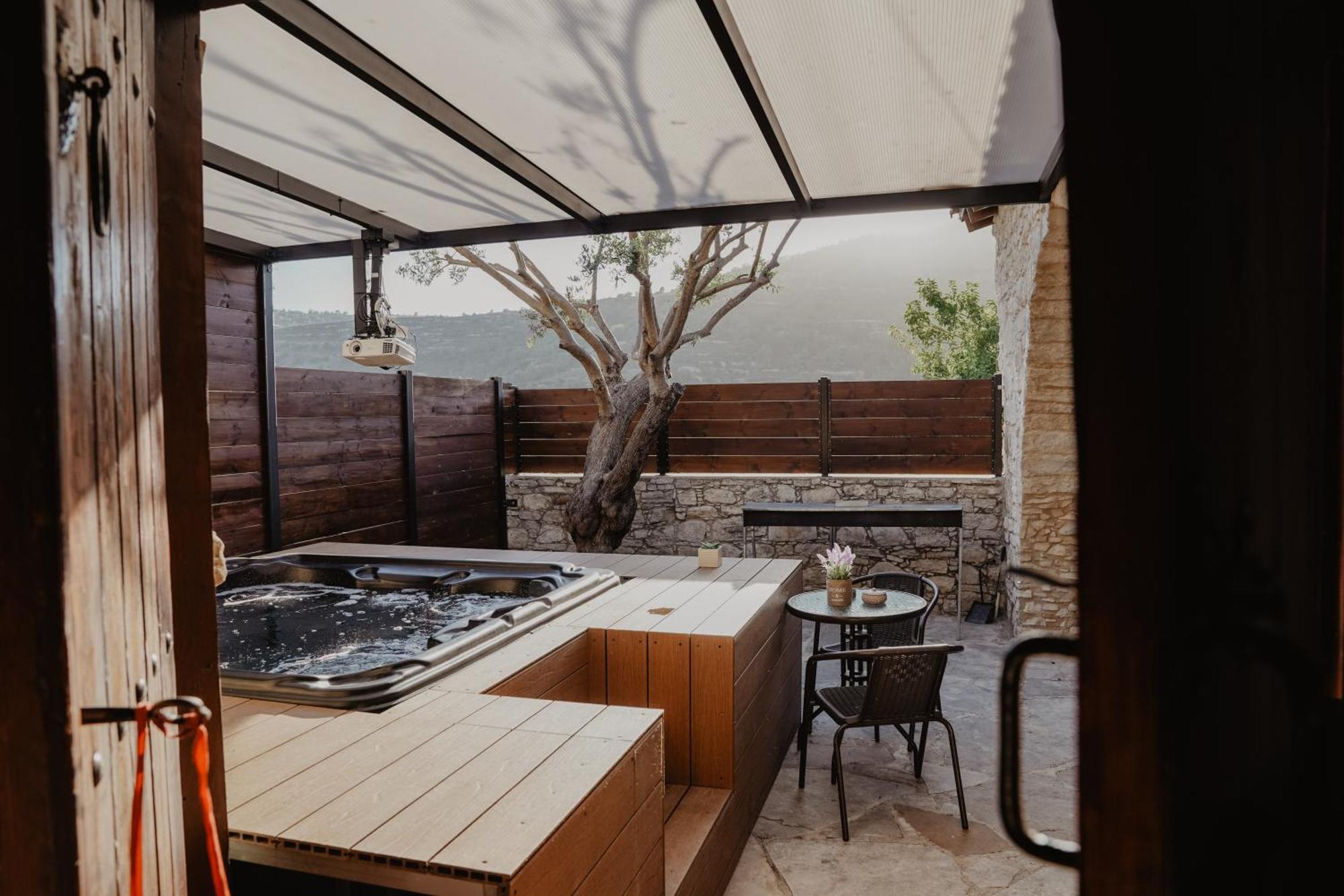 The Stonehouse Suites With Private Bath Spas 레메소스 외부 사진
