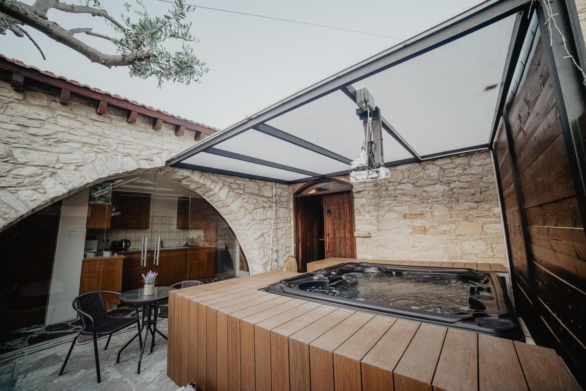 The Stonehouse Suites With Private Bath Spas 레메소스 외부 사진