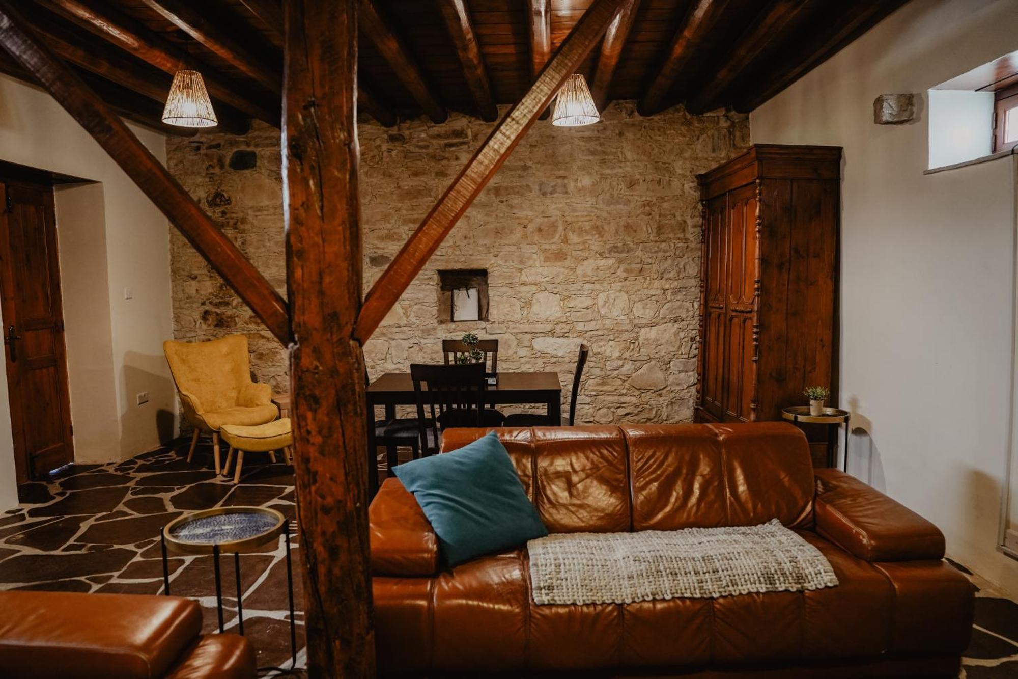 The Stonehouse Suites With Private Bath Spas 레메소스 외부 사진
