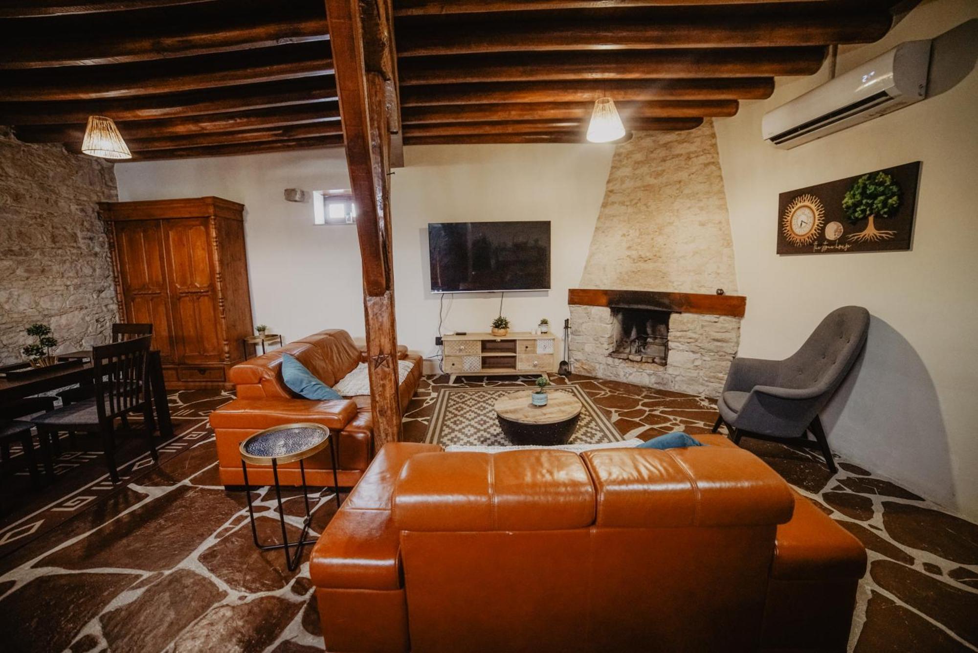 The Stonehouse Suites With Private Bath Spas 레메소스 외부 사진