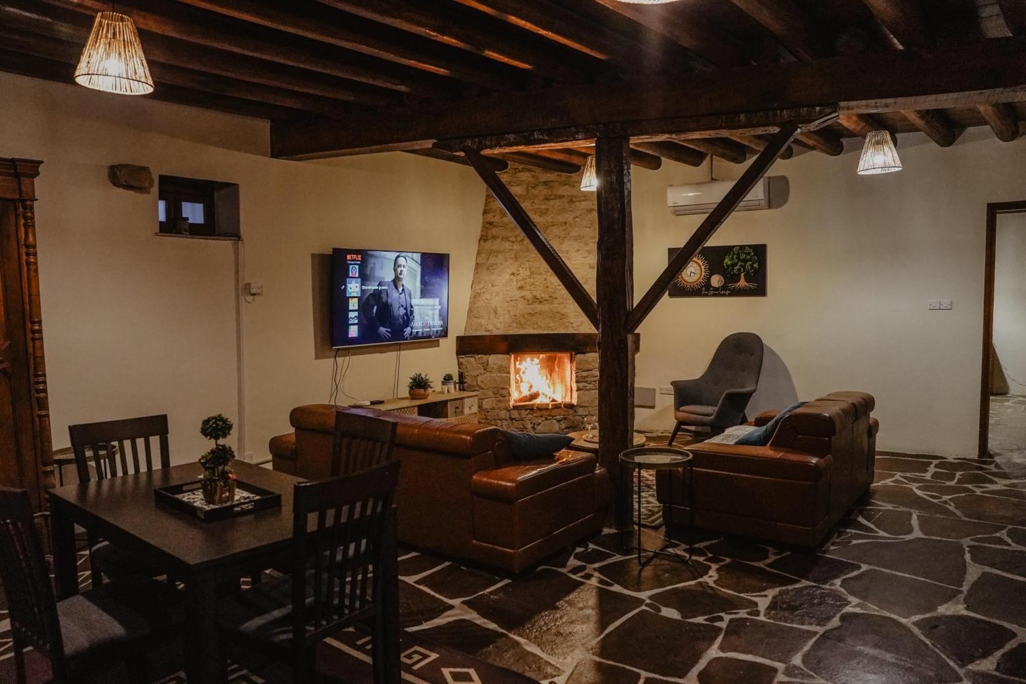 The Stonehouse Suites With Private Bath Spas 레메소스 외부 사진