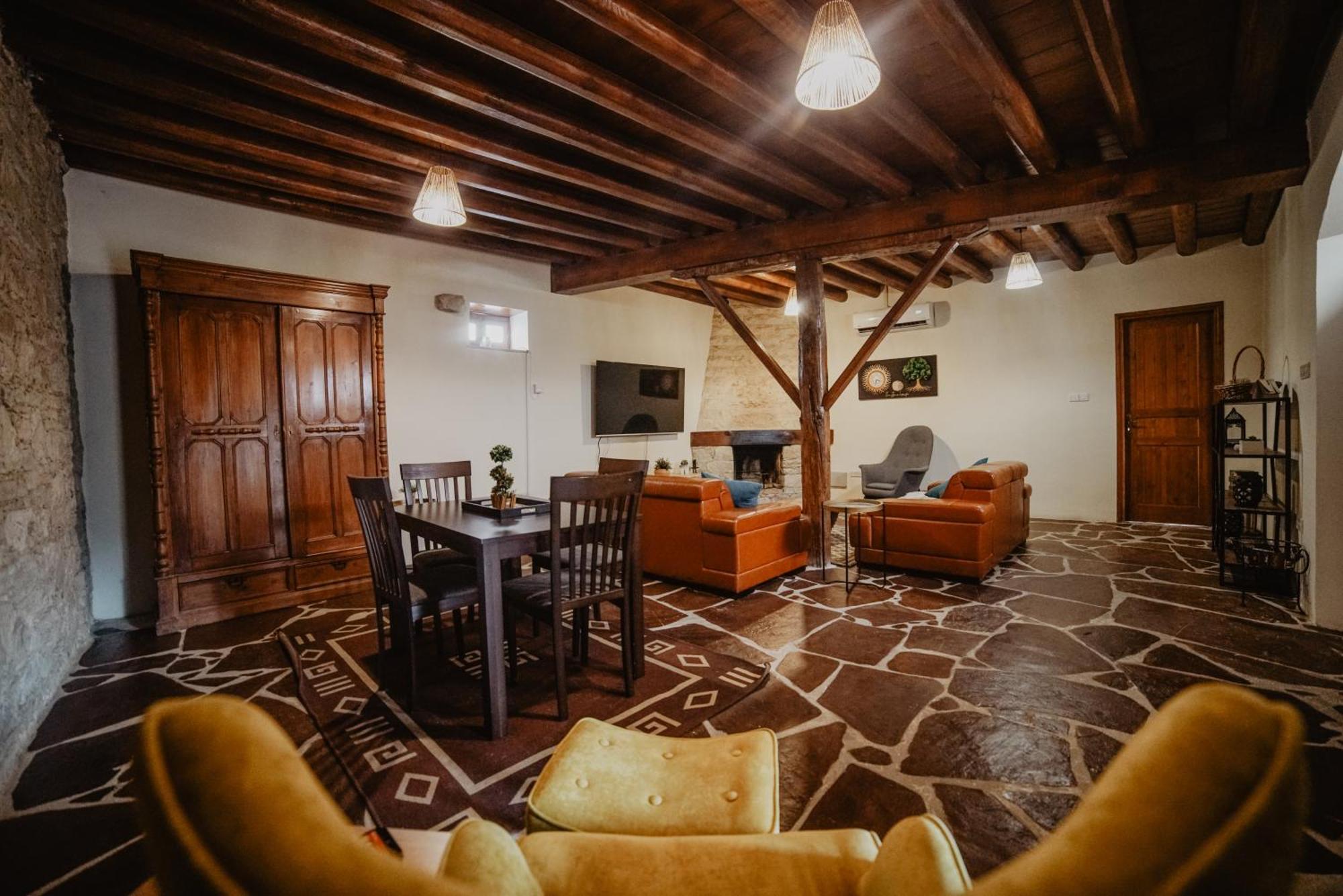 The Stonehouse Suites With Private Bath Spas 레메소스 외부 사진