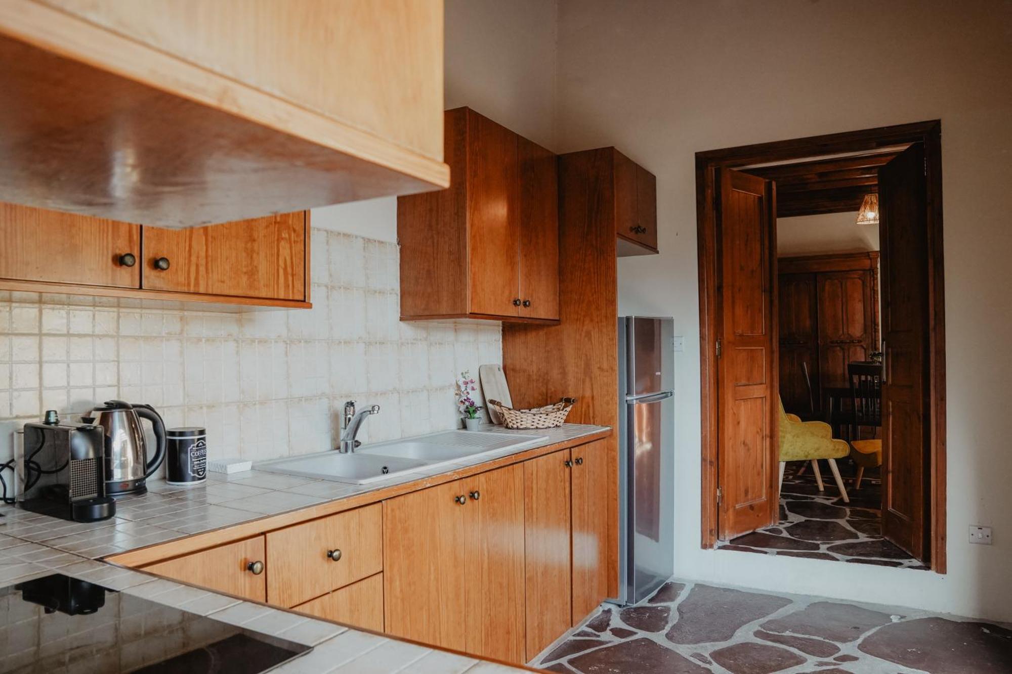 The Stonehouse Suites With Private Bath Spas 레메소스 외부 사진