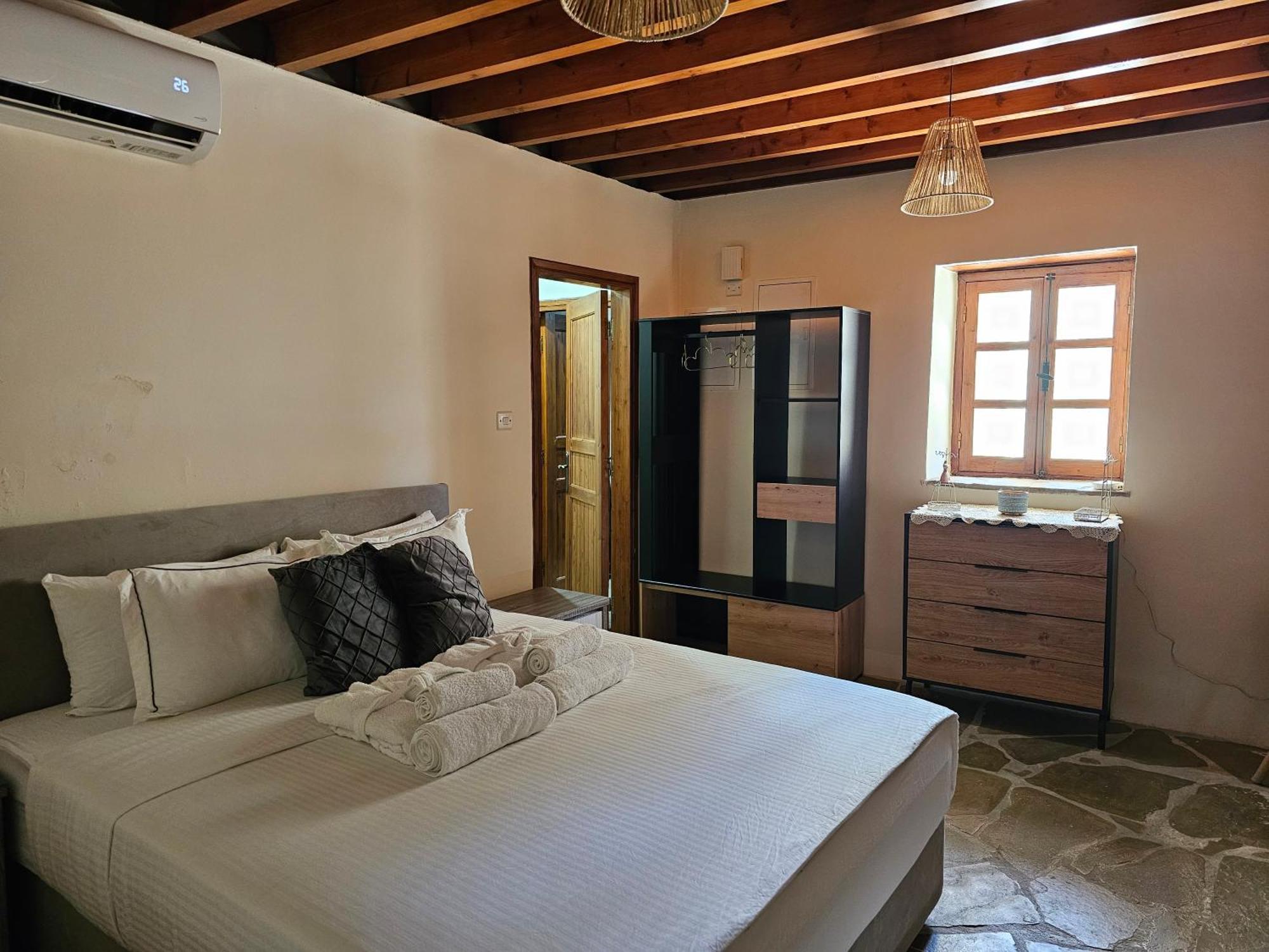 The Stonehouse Suites With Private Bath Spas 레메소스 외부 사진