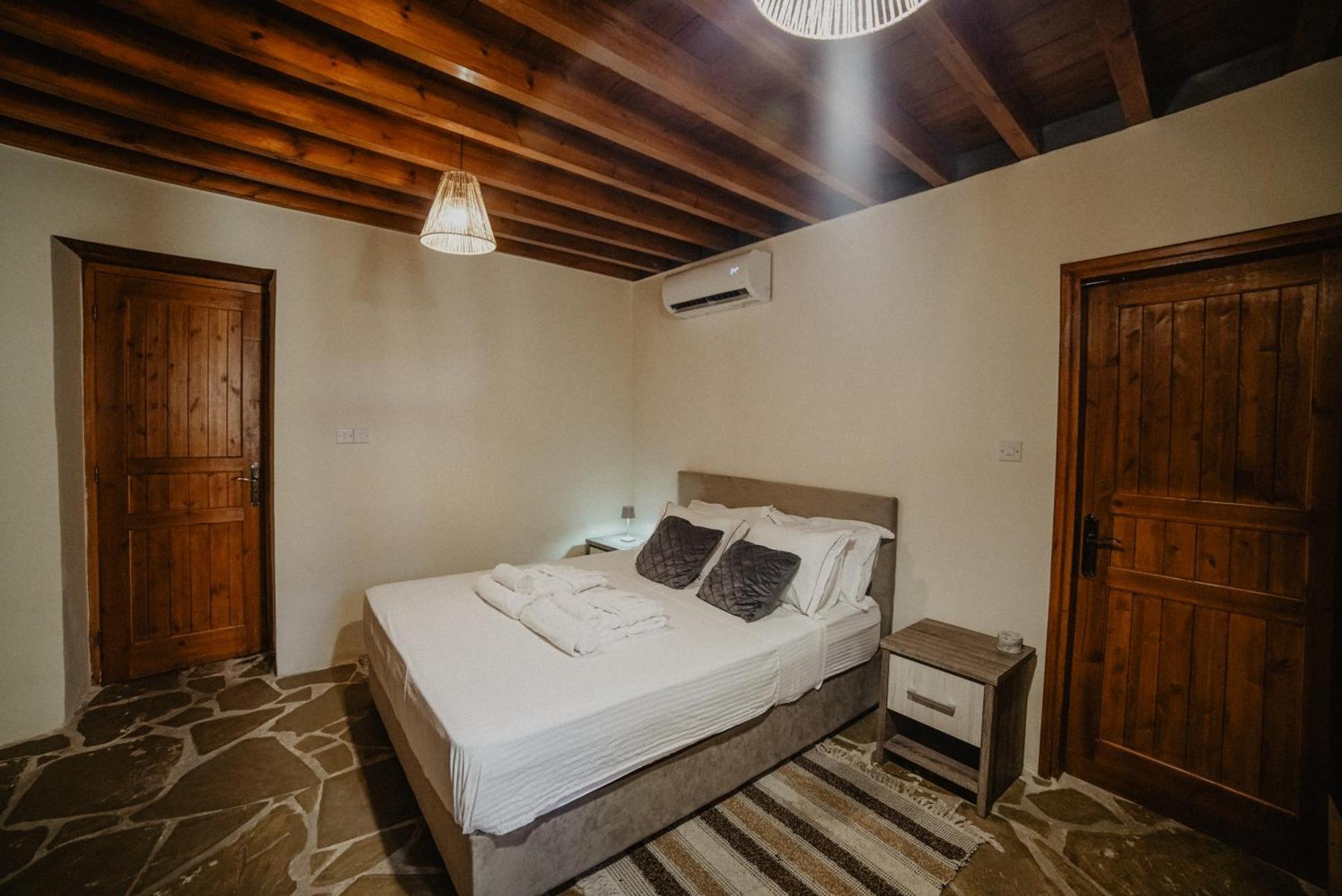The Stonehouse Suites With Private Bath Spas 레메소스 객실 사진