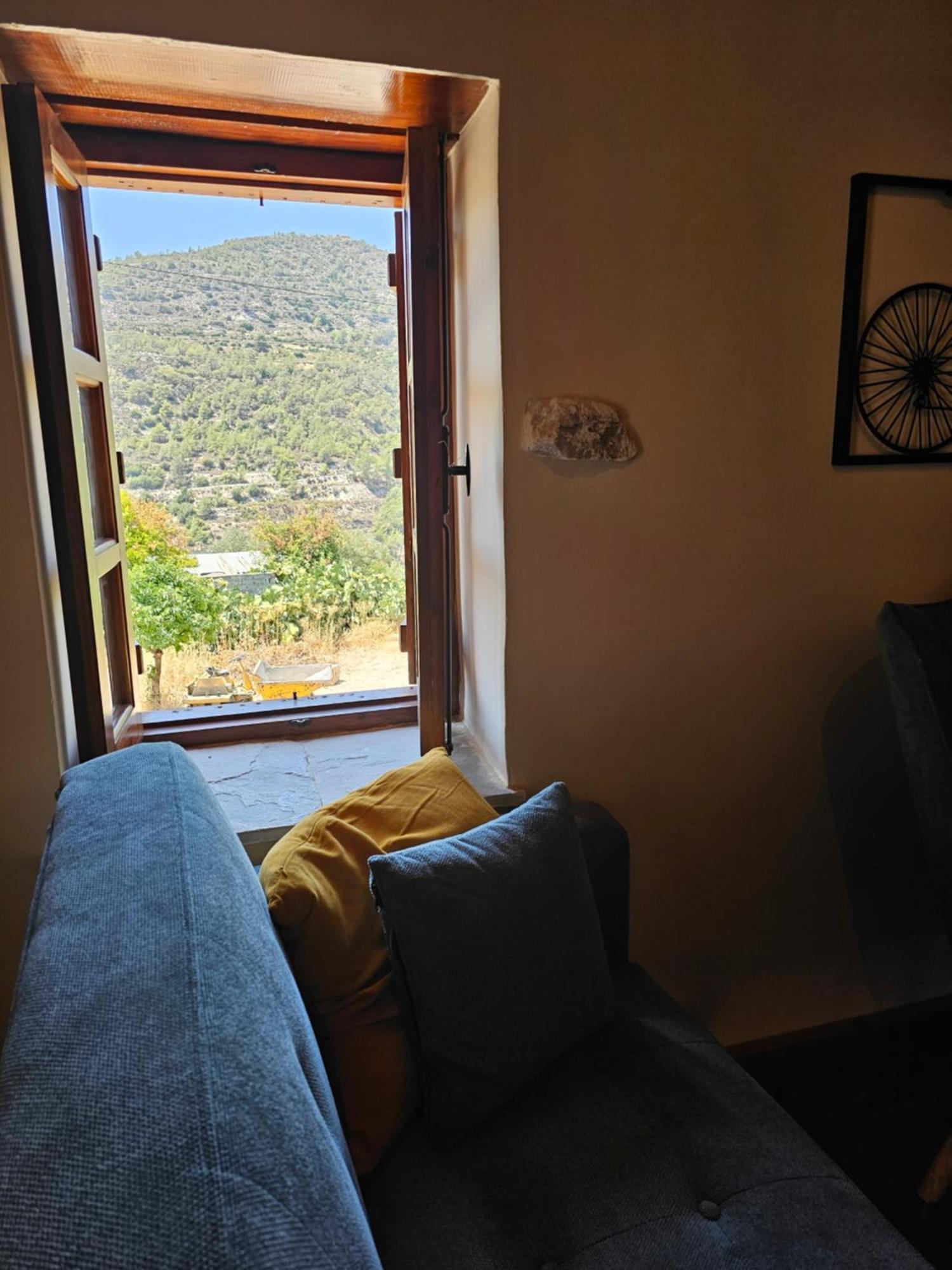 The Stonehouse Suites With Private Bath Spas 레메소스 외부 사진